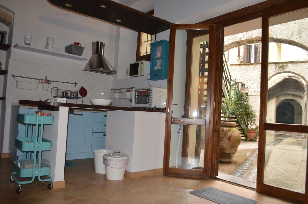 Appartamento In Centro Spoleto Buitenkant foto
